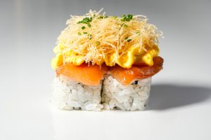 URAMAKI SMOKED SALMON