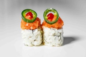 URAMAKI SPICY SAKE