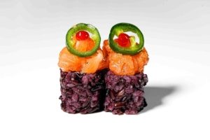 URAMAKI BLACK SPICY SAKE